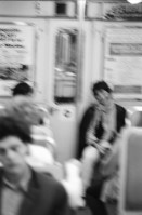 Image of sheet 19800430 photo 3: Olivia in der Metro. Paris Frankreich 1980