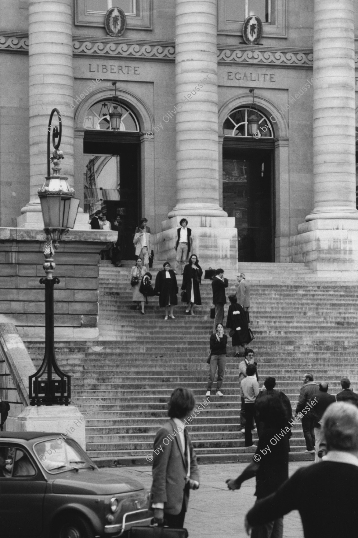 Image of sheet 19800430 photo 32: Vor dem Palais de la Justice. Paris, 1980. France Frankreich Justizpalast √