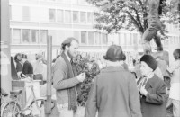 Image of sheet 19800471 photo 11: Protestaktion gegen Wohnungsnot am Werdmühleplatz in Zürich 1980. Jugendbewegung Bewegig Zürcher Jugendunruhen Demonstrationen Protest Youth movement