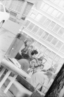 Image of sheet 19800471 photo 28: Während einer Performance gegen Wohnungsnot am Werdmühleplatz. Zürich 1980 Jugendbewegung Bewegig Zürcher Jugendunruhen Demonstrationen Protest Youth movement 
u.a. Marco Morgenthaler