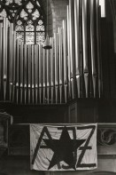 Image of sheet 19800481 photo 21: Besetzung Fraumuensterkirche, Zuerich, 1980.

Orgel behängt mit Transparent 'AJZ'
Jugendbewegung Bewegig AJZ Zürcher Jugendunruhen Demonstrationen youth movement
Exhibition: Zurich, The Eighties Photobastei Zürich 2020