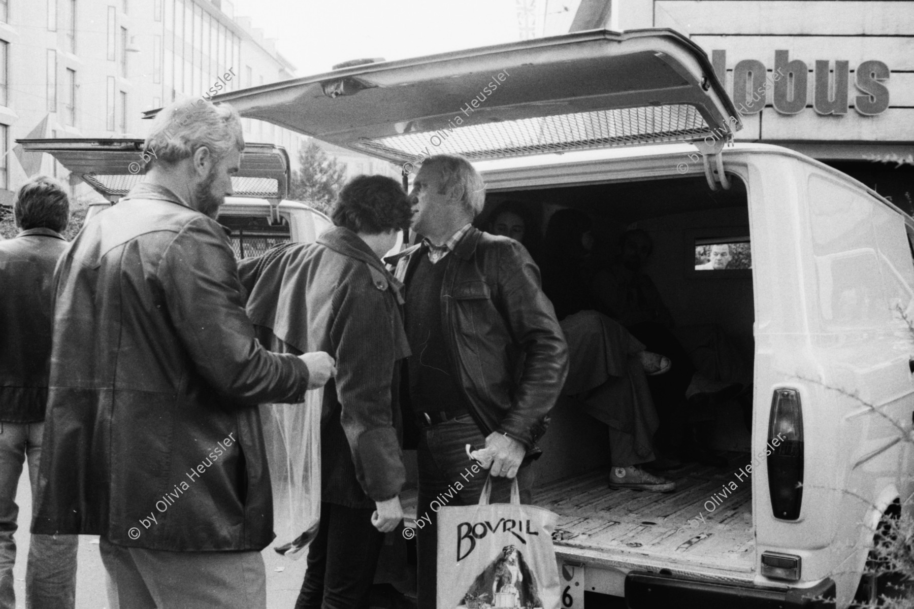 Image of sheet 19800490 photo 11: Die Polizei verhindert am 11. Oktober 1980 auf der Pestalozziwiese in Zuerich einen friedlichen Protest der Jugendbewegung und verhaftet viele.
Bewegig AJZ Zürcher Jugendunruhen Demonstrationen
youth movement