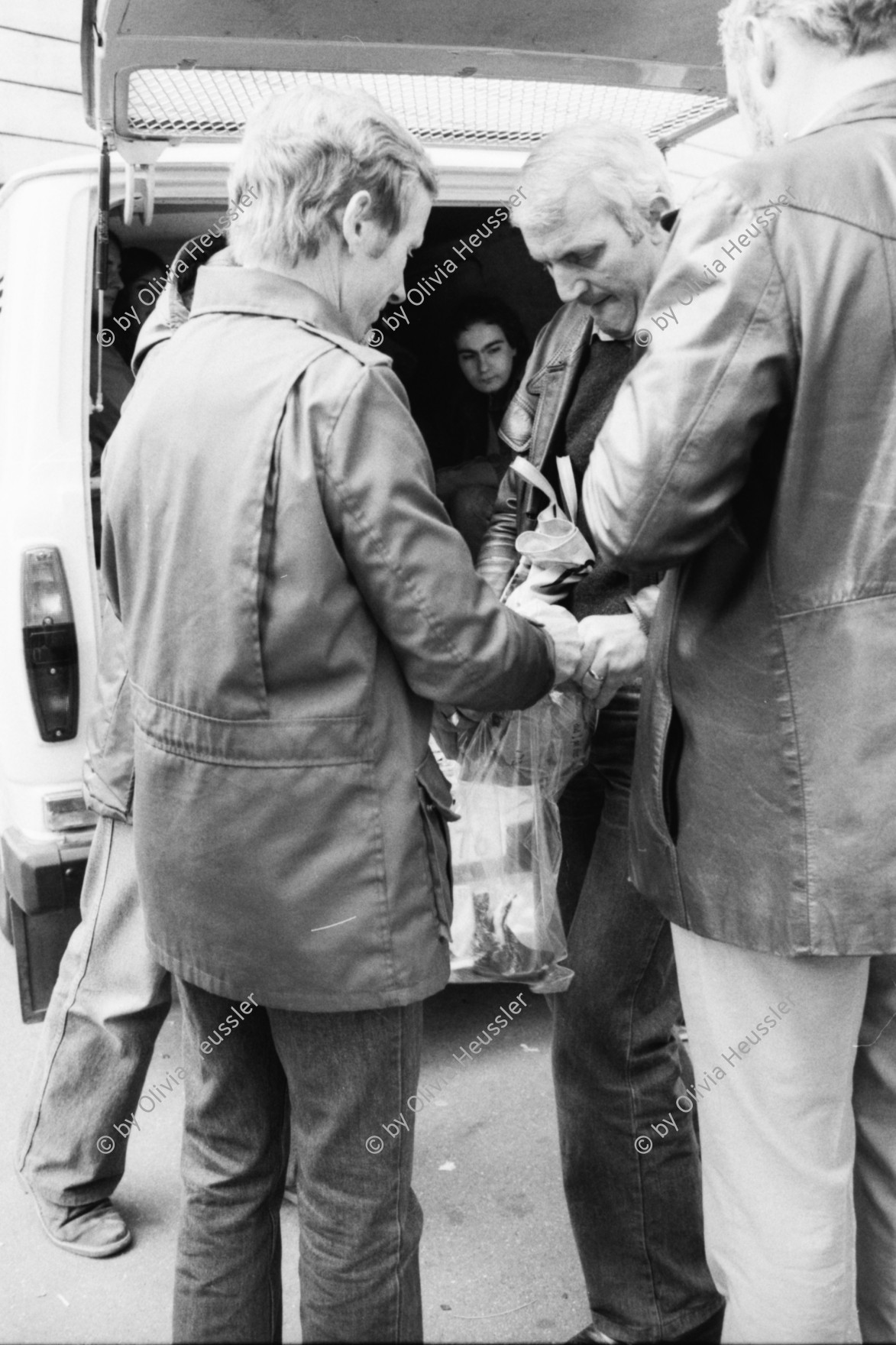 Image of sheet 19800490 photo 13: Die Polizei verhindert am 11. Oktober 1980 auf der Pestalozziwiese in Zuerich einen friedlichen Protest der Jugendbewegung und verhaftet viele.
Bewegig AJZ Zürcher Jugendunruhen Demonstrationen
youth movement