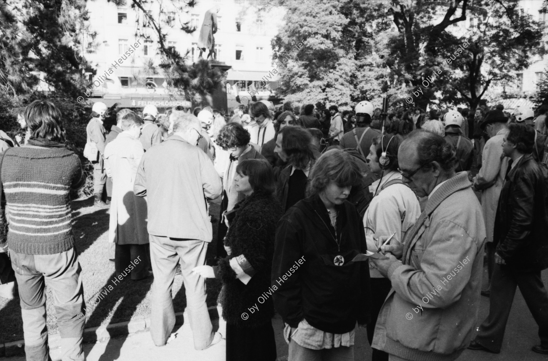 Image of sheet 19800490 photo 22: Die Polizei verhindert am 11. Oktober 1980 auf der Pestalozziwiese in Zuerich einen friedlichen Protest der Jugendbewegung und verhaftet viele.
Bewegig AJZ Zürcher Jugendunruhen Demonstrationen
youth movement