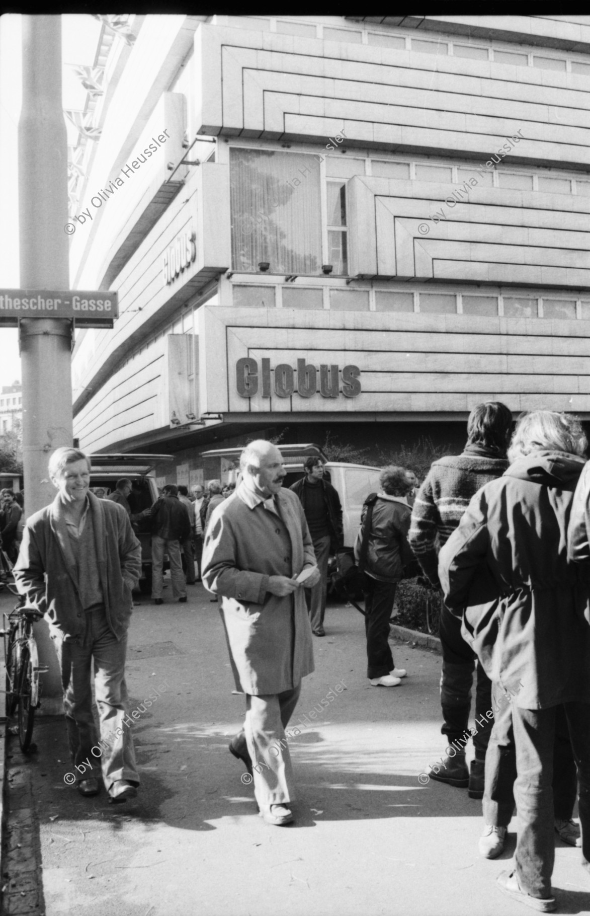 Image of sheet 19800490 photo 23: Die Polizei verhindert am 11. Oktober 1980 auf der Pestalozziwiese in Zuerich einen friedlichen Protest der Jugendbewegung und verhaftet viele.
Bewegig AJZ Zürcher Jugendunruhen Demonstrationen
youth movement