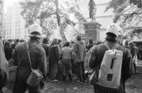 Image of sheet 19800490 photo 26: Die Polizei verhindert am 11. Oktober 1980 auf der Pestalozziwiese in Zuerich einen friedlichen Protest der Jugendbewegung und verhaftet viele.
Bewegig Zürcher Jugendunruhen Demonstrationen
youth movement