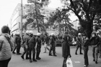 Image of sheet 19800490 photo 4: Die Polizei verhindert am 11. Oktober 1980 auf der Pestalozziwiese in Zuerich einen friedlichen Protest der Jugendbewegung.
Bewegig AJZ Zürcher Jugendunruhen Demonstrationen
youth movement