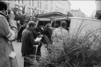 Image of sheet 19800490 photo 9: Die zivile Polizei verhindert am 11. Oktober 1980 auf der Pestalozziwiese in Zuerich einen friedlichen Protest der Jugendbewegung und verhaftet viele.
Bewegig AJZ Zürcher Jugendunruhen Demonstrationen
youth movement