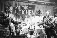Image of sheet 19800502 photo 11: frtsg. 800500 Konzert Schroeder's Road Show. Rote Fabrik. Thomas Ricklin Nr. 27
Jugendbewegung Bewegig AJZ Zürcher Jugendunruhen Demonstrationen