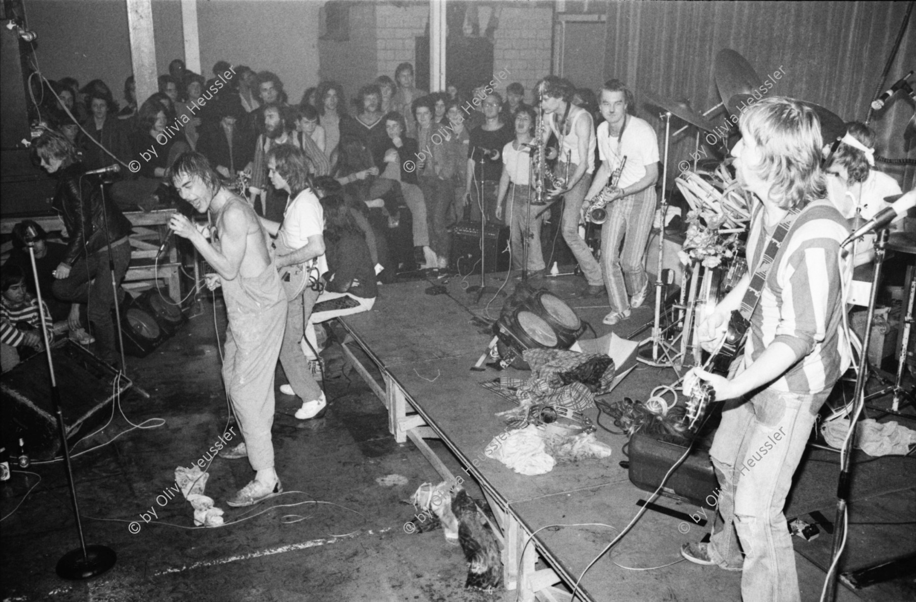 Image of sheet 19800502 photo 25: Konzert mit der  Deutschen Band Schroeder's Road Show, Aktionshalle Rote Fabrik, Zürich 1980.
Jugendbewegung Bewegig AJZ Zürcher Jugendunruhen Zürich Schweiz