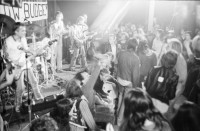 Image of sheet 19800502 photo 30: frtsg. 800500 Konzert Schroeder's Road Show. Rote Fabrik. Thomas Ricklin Nr. 27
Jugendbewegung Bewegig AJZ Zürcher Jugendunruhen Demonstrationen