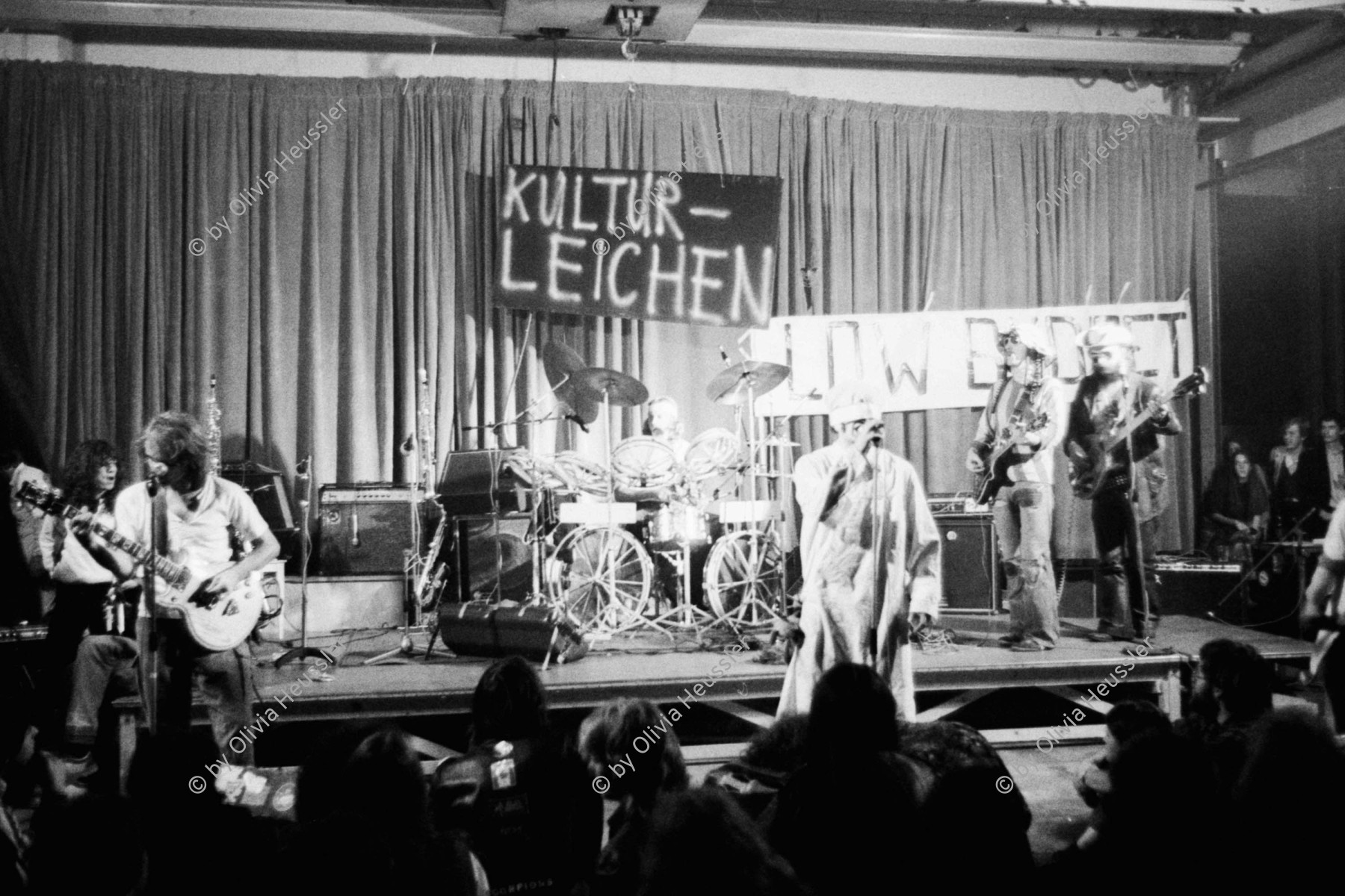 Image of sheet 19800502 photo 4: Konzert mit der  Deutschen Band Schroeder's Road Show, Aktionshalle Rote Fabrik, Zürich 1980.
Jugendbewegung Bewegig AJZ Zürcher Jugendunruhen Zürich Schweiz