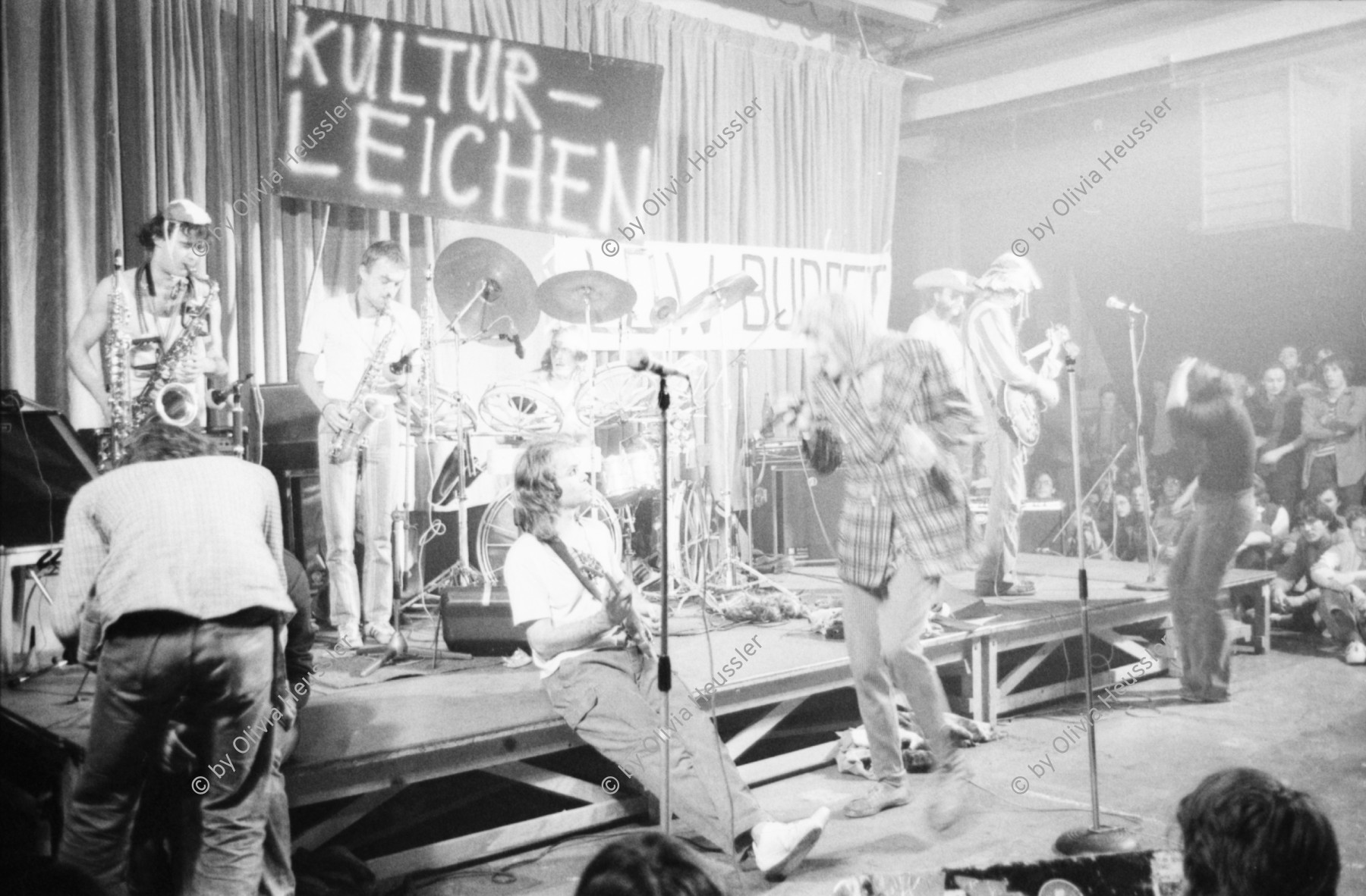 Image of sheet 19800502 photo 7: Konzert mit der  Deutschen Band Schroeder's Road Show, Aktionshalle Rote Fabrik, Zürich 1980.
Jugendbewegung Bewegig AJZ Zürcher Jugendunruhen Zürich Schweiz