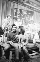 Image of sheet 19800502 photo 8: frtsg. 800500 Konzert Schroeder's Road Show. Rote Fabrik. Thomas Ricklin Nr. 27
Jugendbewegung Bewegig AJZ Zürcher Jugendunruhen Demonstrationen