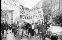 Image of sheet 19800511 photo 1: Demo 'Opernhaus raus aus der Roten fabrik'mit Roli Fischbacher. Maulwurf transpi.'AJZ und Amnestie statt Repression und Entlassungen 'Vor BGZ. 'Kulturleichen auf in die Rote Fabrik' 'Zürich einige Aufhellungen?' Nachtdemo in die Rote Fabrik. Protest youth movement Zürich Schweiz Switzerland 1980
Jugendbewegung Bewegig AJZ Zürcher Jugendunruhen Demonstrationen culture