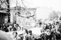 Image of sheet 19800511 photo 12: Demonstration vor der Kanzleiturnhalle für einen Kulturbetrieb in der Roten Fabrik waehrend den Zuercher Jugendunruhen in Zuerich, 1980. 
Jugendbewegung Bewegig AJZ Zürcher youth movement AJZ und Amnestie statt Repression und Entlassungen' Vor BGZ. 
Jugendbewegung Bewegig AJZ Zürcher Jugendunruhen Demonstrationen
youth movement Zürich 1980
Exhibition Ziegel oh Lac 2020