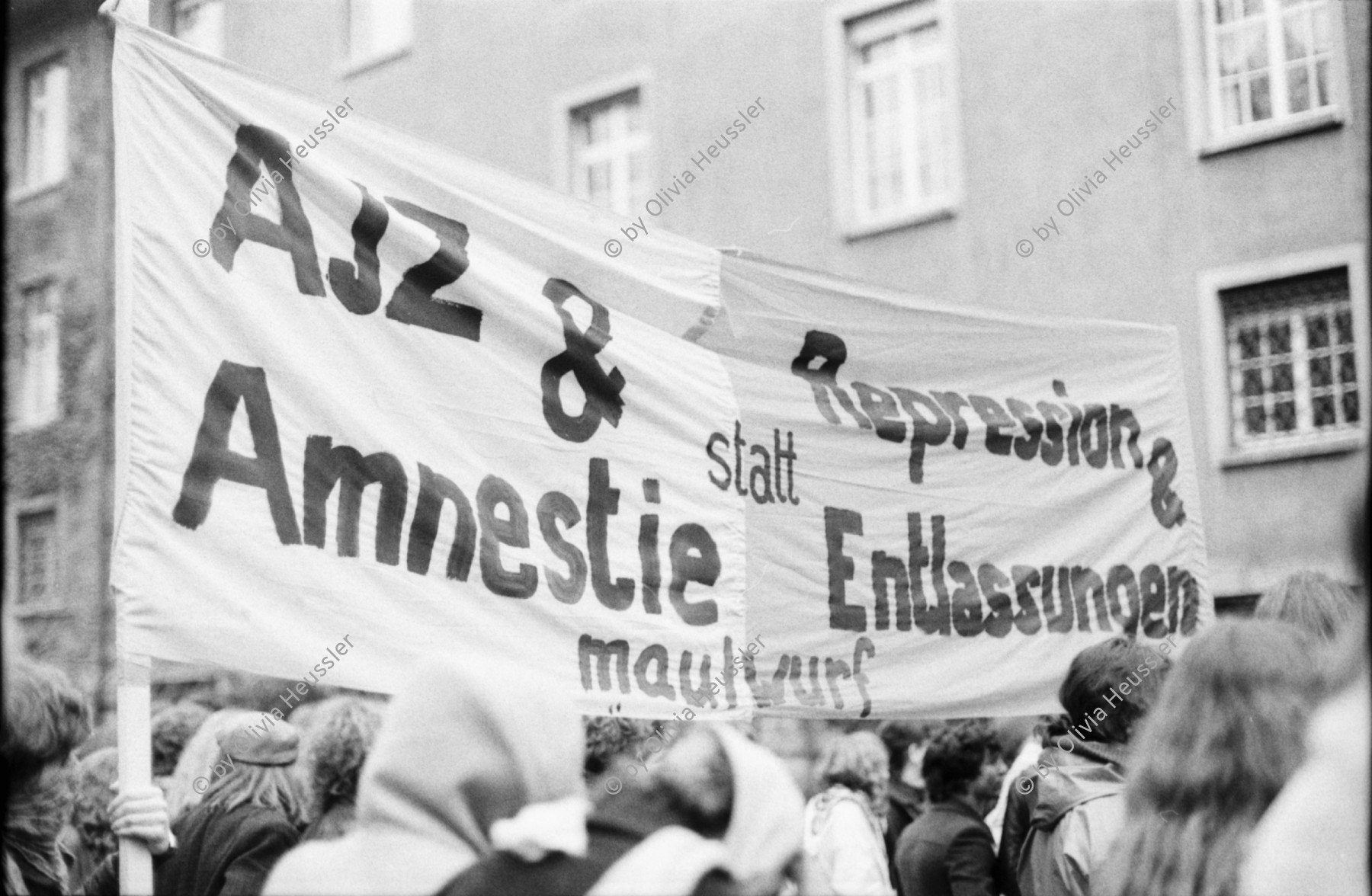 Image of sheet 19800511 photo 4: Demonstration mit Transparent «AJZ und Amnestie statt Repression und Entlassungen» der Trotzkisten vor dem Bezirksgericht in Zürich, 1980.
Maulwurf Jugendorganisation BGZ
Exhibition
Ausstellung 2020 Ziegel oh Lac