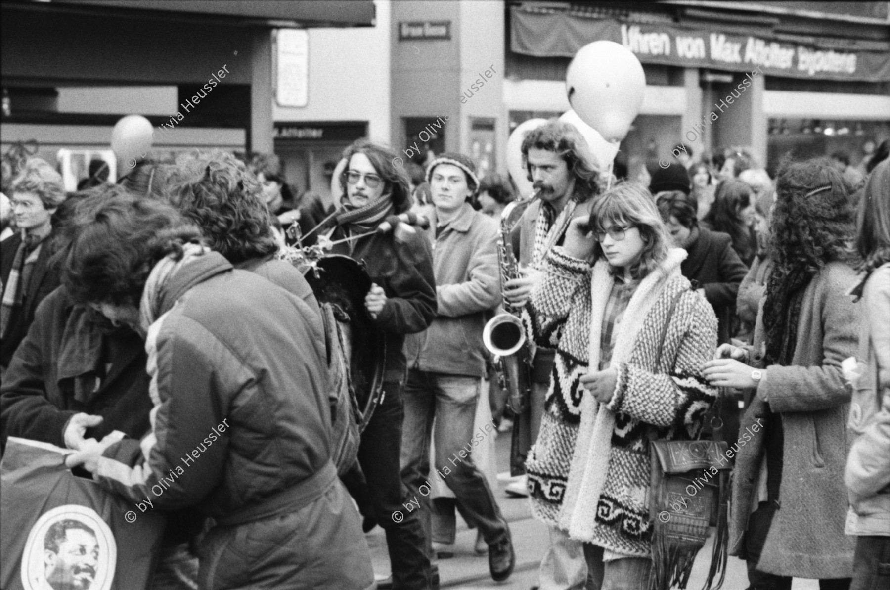 Image of sheet 19800520 photo 21: Elterndemonstration. Eltern für ein Autonomes Jugendzentrum. Jugendbewegung Bewegig Zürcher Jugendunruhen Ballone. Demonstrationen Zürich 1980