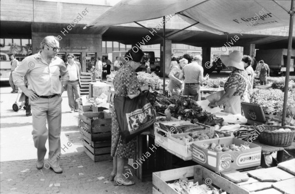 Image of sheet 19800541 photo 2: Markt Helvetiaplatz, Zürich Schweiz 1980.