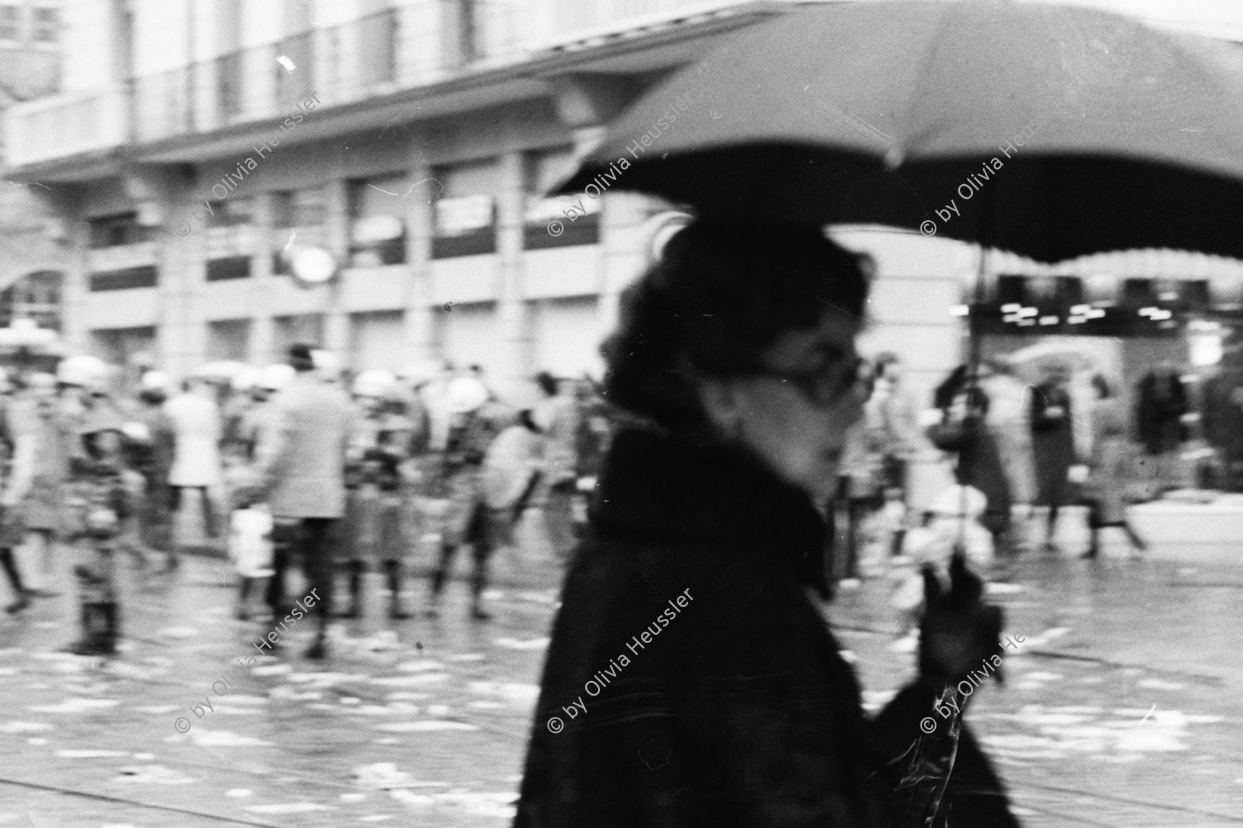 Image of sheet 19800541 photo 37: Güseldemo Bahnhofstrasse Paradeplatz.
Jugendbewegung Bewegig AJZ Zürcher Jugendunruhen Demonstrationen
Youth movement Zürich 1980 √