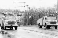 Image of sheet 19800542 photo 6: frtsg. 800541 Güsel Abfall Demo  Polizei und Tränengas Wasserwerfer auf Quaibrücke. 
Jugendbewegung Bewegig AJZ Zürcher Jugendunruhen Demonstrationen
Youth movement Zürich 1980 √ Protest