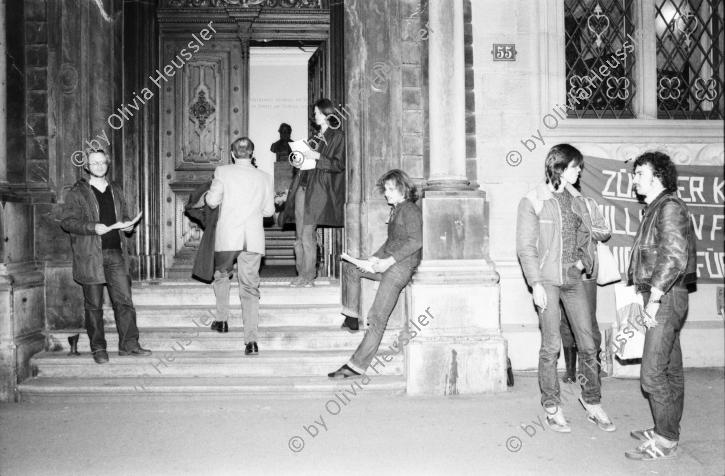 Image of sheet 19800550 photo 25: Bruno Kammerer SP # 9, Stadtrat Frick # 5, Stadtrat Jürg Kaufmann # 15 Wagner # 28. Sohn Bürcher. Key
Jugendbewegung Bewegig AJZ Zürcher Jugendunruhen Demonstrationen protest culture 1980 Zürich