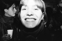 Image of sheet 19800590 photo 19: Marianne Berna an ihrer Buchvernissage für den ersten Zürcher Stadtführer «Züri fürs Volk» im Eco Verlag erschienen, Tigel. Mit Annemarie und Josy Meier. Marina Blumati. Hildegard Schwanninger. Anton Bruhin spielt Mundharmonika. Zürich 1980
