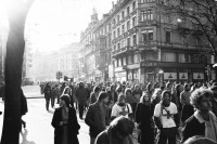 Image of sheet 19800660 photo 13: Demonstration mit Autonomer Sanitaet der Jugendbewegung in Zürich 1980. 
Zürcher Jugendunruhen Demonstrationen 
Youth movement in der Bahnhofstrasse