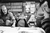 Image of sheet 19800660 photo 5: Vor AJZ. Herstellung von Bewegungs Fotobuch Photobuch. 'Verlag ohne Zukunft' an der Baslerstrasse mit Dieter Oswald, li.Malou von Muralt, mi, Daniel Schäublin re. ganz li. Andi Zai.  Demo 24.12.80 vor AJZ. Stürmung AJZ. Von oben.
Jugendbewegung Bewegig AJZ Zürcher Jugendunruhen Demonstrationen Zürich 1980