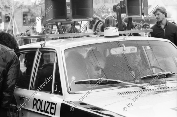 Image of sheet 19800662 photo 1: Polizeiwagen Auto Streifenwagen, Zürich 1980.