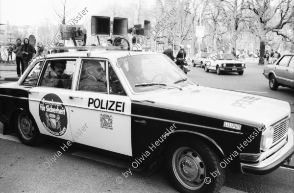 Image of sheet 19800662 photo 2: Polizeiwagen Auto Streifenwagen, Zürich 1980.