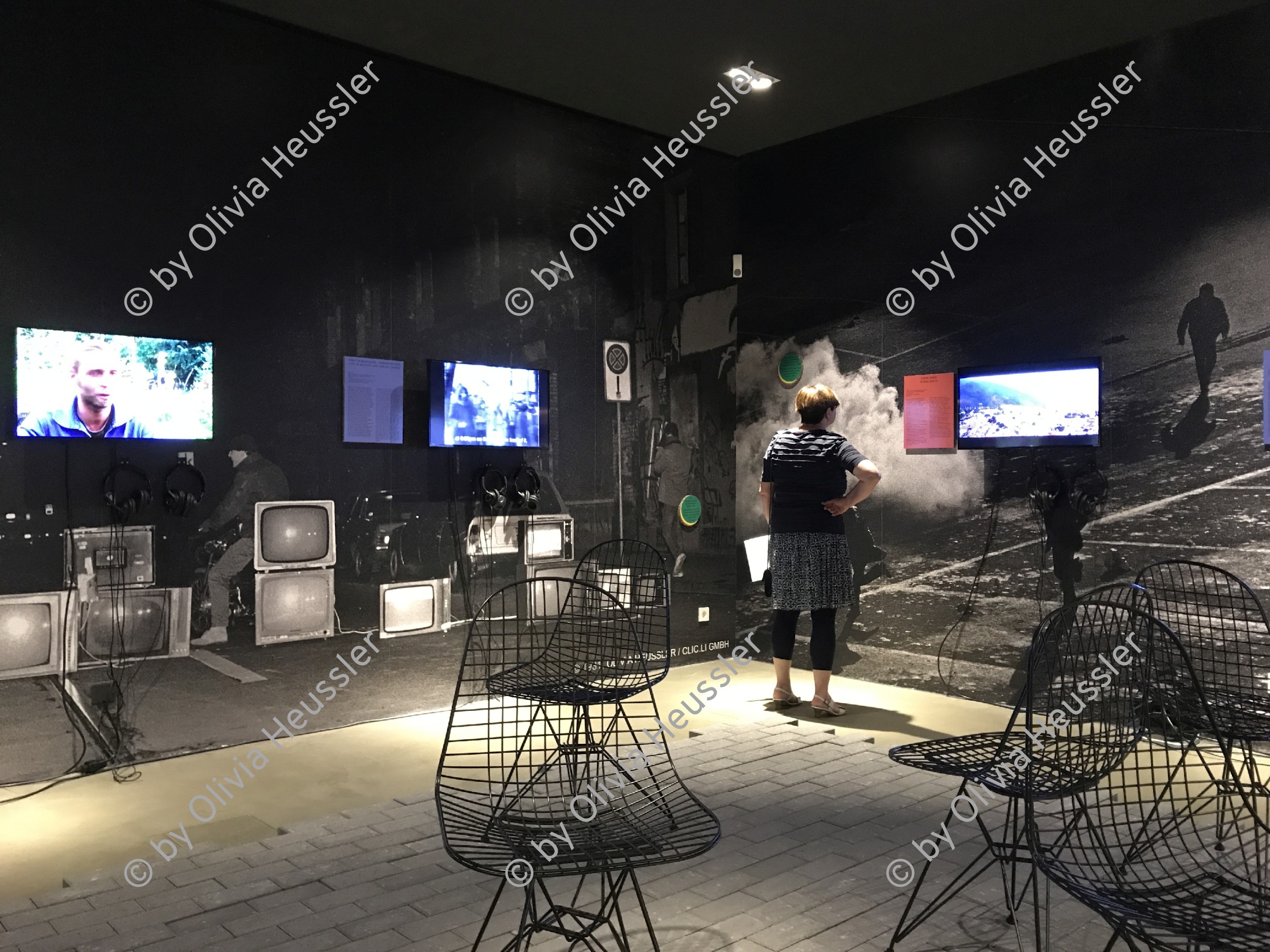 Image of sheet 19800670 photo 18: Vitra design Museum Weil am Rhein Fototapete Leinwand
TV-Barricade 
Together Exhibition 2017 Wallpicture