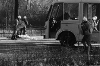 Image of sheet 19800670 photo 25: Polizisten und Polizei Beamte jagen 1980 in Zürich Demonstranten. Jugendbewegung Bewegig AJZ Zürcher Jugendunruhen Demonstrationen Youth movement