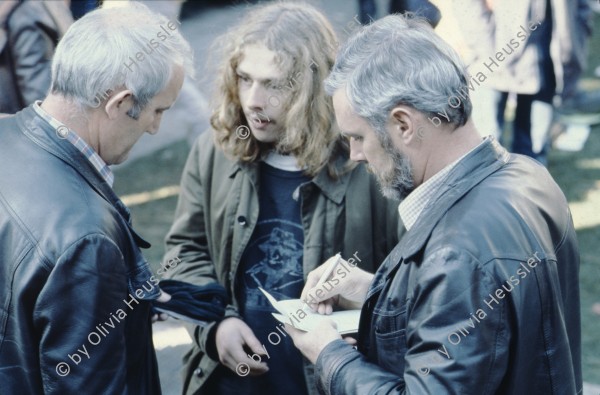 Image of sheet 19803000 photo 2: Die Polizei verhindert am 11. Oktober 1980 auf der Pestalozziwiese in Zuerich einen friedlichen Protest der Jugendbewegung und verhaftet viele.
Bewegig Zürcher Jugendunruhen Demonstrationen
youth movement