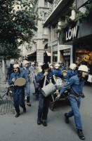 Image of sheet 19803000 photo 31: Kreativ Jugendbewegung Zürcher Jugendunruhen Demonstration Protest
Exhibition: Zurich, The Eighties Photobastei 2020
publ. le nouvel illustré