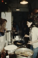 Image of sheet 19803000 photo 49: Kochen im Autonomen Jugendzentrum in Zürich 1980. Jugendbewegung Jugendunruhen Bewegig