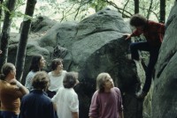 Image of sheet 19803000 photo 56: Roli Fischbacher mit Jugendlichen in Paris, 1980.