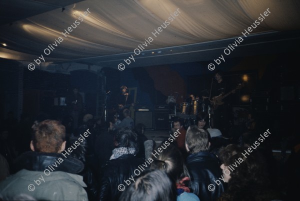 Image of sheet 19803000 photo 60: Konzert im autonomen Jugendzentrum AJZ, 1980 in Zuerich. Jugendbewegung, Jugendunruhen