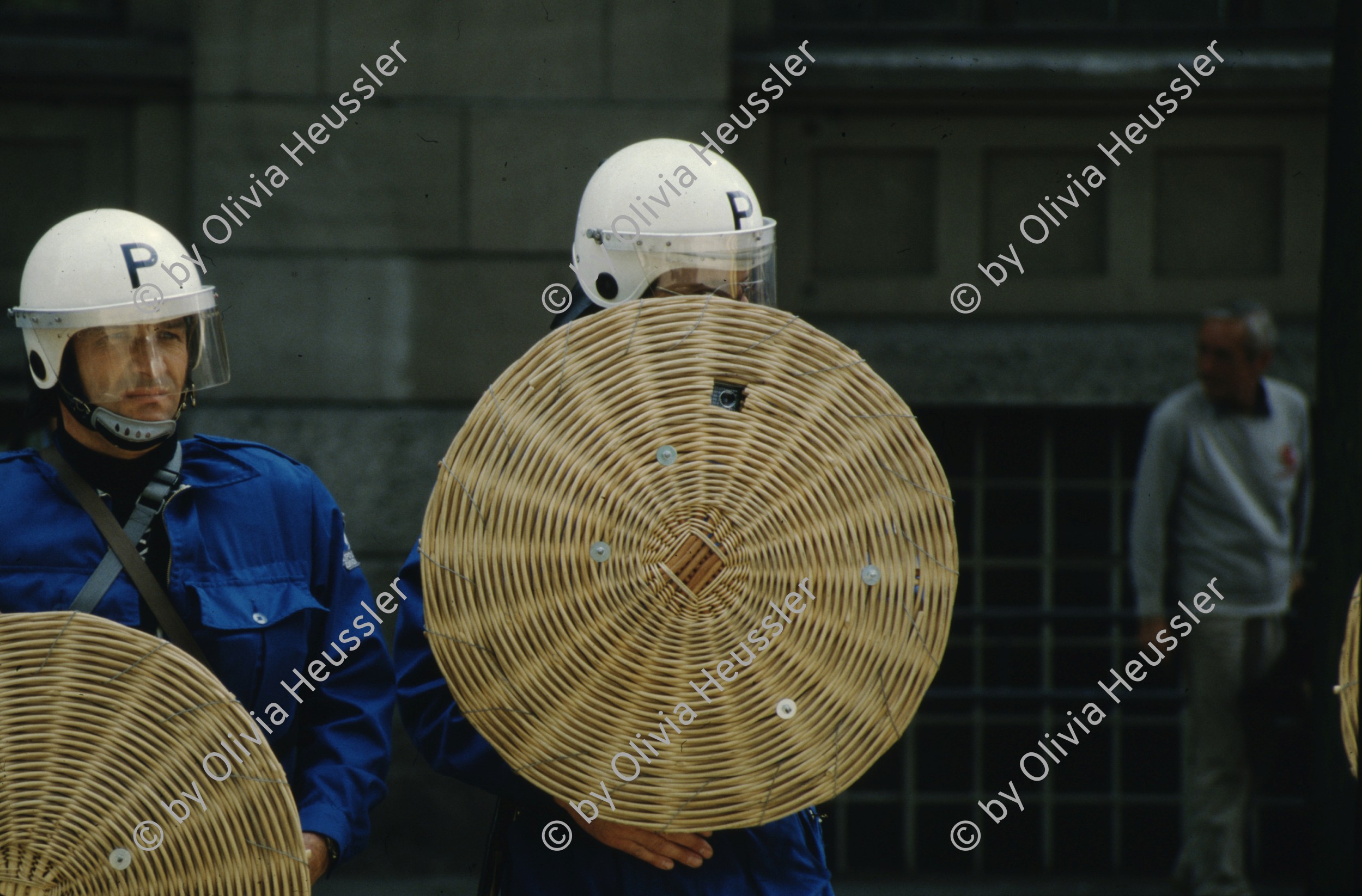 Image of sheet 19803000 photo 65: Kameramann Beamter Polizei Zürich Medien
Photobastei 2.0
Exhibition: Zurich, The Eighties Photobastei 2020