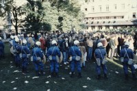 Image of sheet 19803000 photo 7: Die Polizei verhindert am 11. Oktober 1980 auf der Pestalozziwiese in Zuerich einen friedlichen Protest der Jugendbewegung und verhaftet viele.
Bewegig Zürcher Jugendunruhen Demonstrationen
youth movement