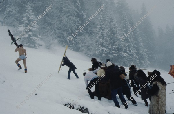 Image of sheet 19803001 photo 18: Dreharbeiten «Der Eisbrecher» Film von Urs Wäckerli, Zürich 1980.
 
Jugendbewegung Bewegig Zürcher Jugendunruhen Demonstrationen