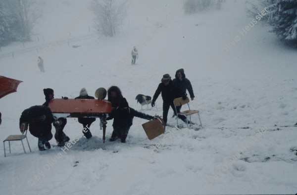 Image of sheet 19803001 photo 20: Dreharbeiten «Der Eisbrecher» Film von Urs Wäckerli, Zürich 1980.
 
Jugendbewegung Bewegig Zürcher Jugendunruhen Demonstrationen