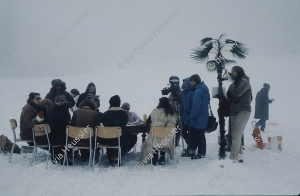 Image of sheet 19803001 photo 22: Dreharbeiten «Der Eisbrecher» Film von Urs Wäckerli, Zürich 1980.
 
Jugendbewegung Bewegig Zürcher Jugendunruhen Demonstrationen
Outdoor Redaktion im Schnee