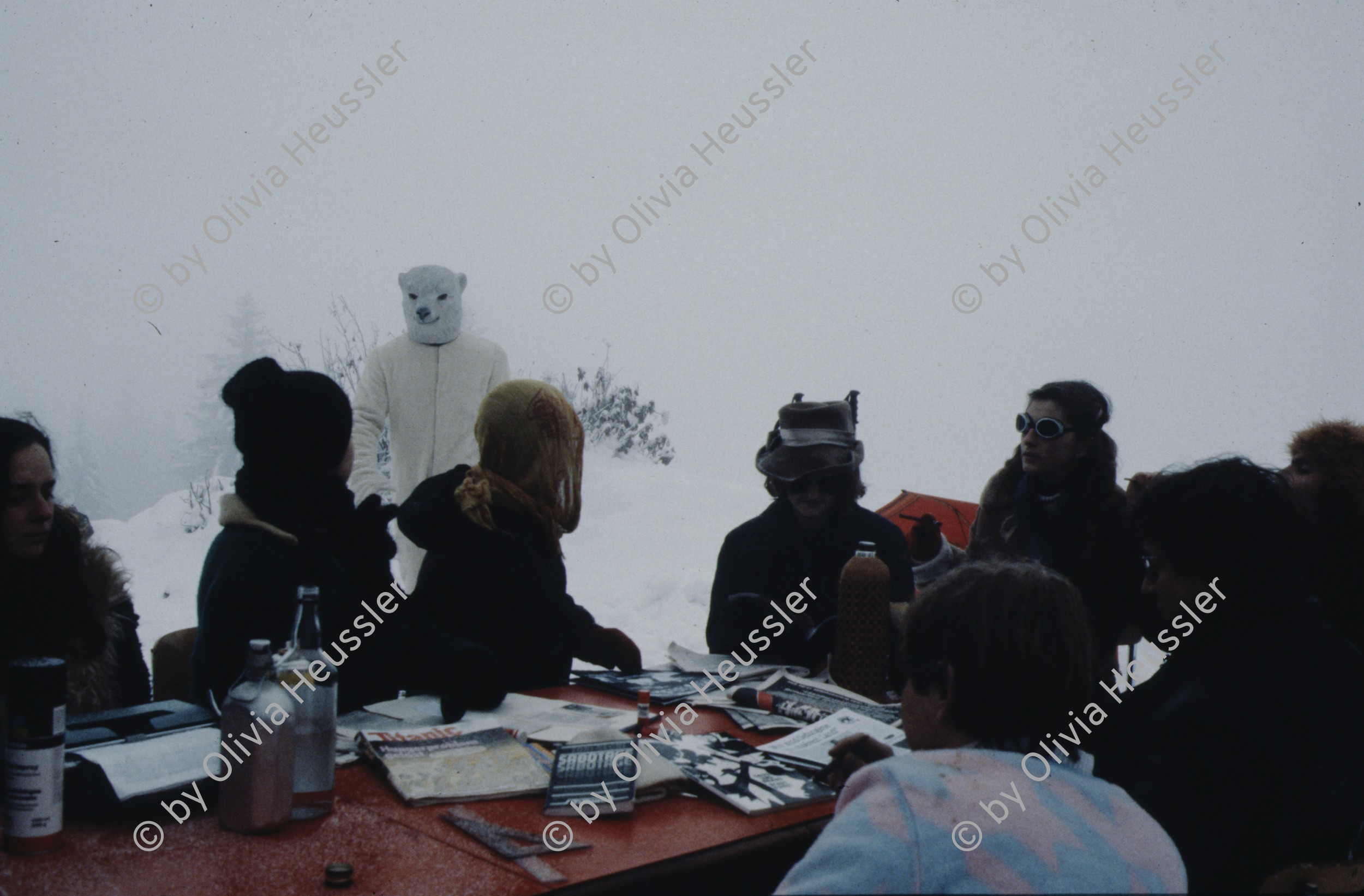 Image of sheet 19803001 photo 23: Redaktion Eisbrecher mit Eisbaer, Hasliberg, 1980.
 
Jugendbewegung Bewegig Zürcher Jugendunruhen Demonstrationen
Outdoor Redaktion 
 Exhibition: Zurich, The Eighties Photobastei Zürich 2020