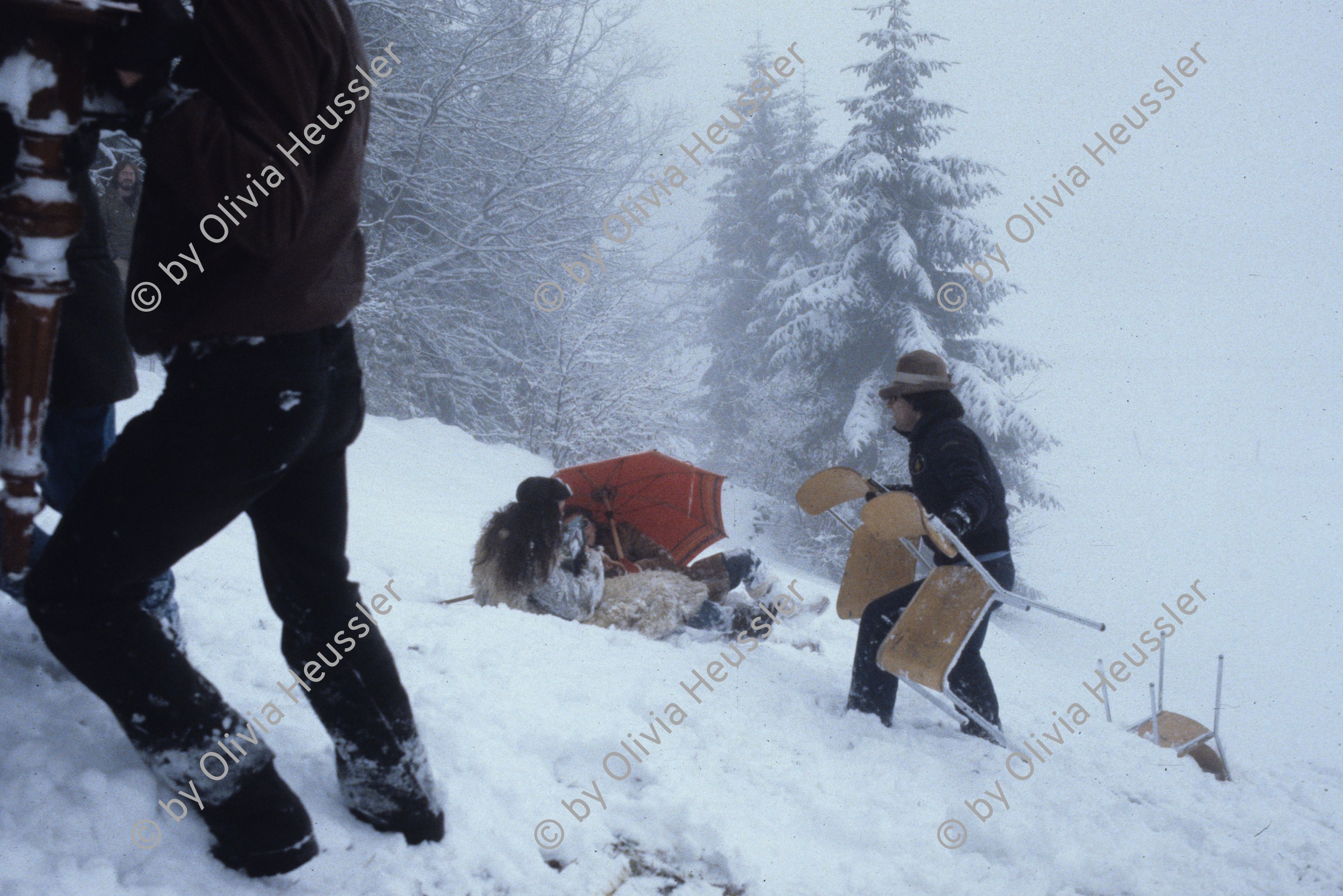 Image of sheet 19803001 photo 25: Dreharbeiten «Der Eisbrecher» Film von Urs Wäckerli, Hasliberg 1980.
 
Jugendbewegung Bewegig Zürcher Jugendunruhen Demonstrationen