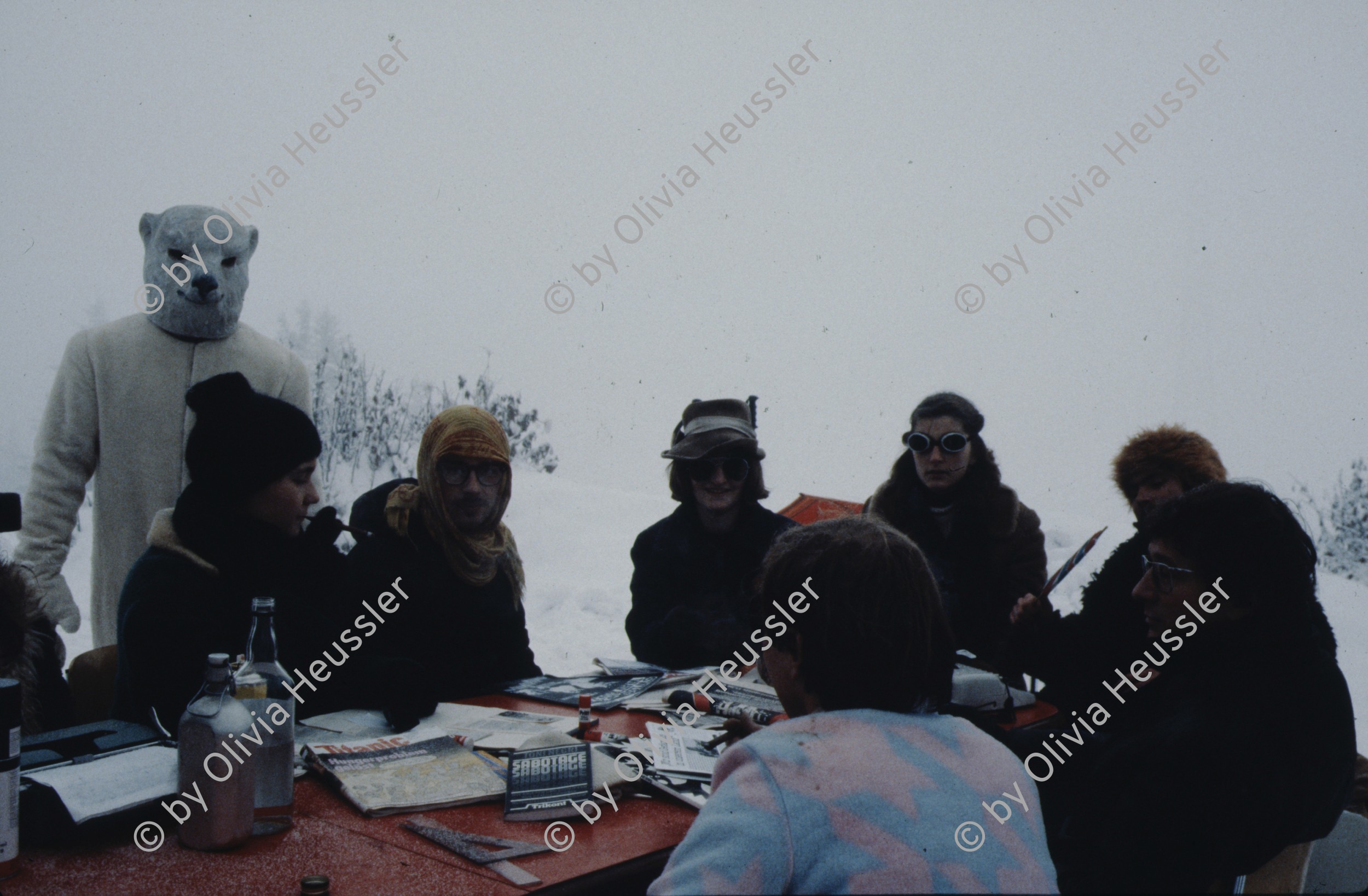 Image of sheet 19803001 photo 5: Dreharbeiten «Der Eisbrecher» Film von Urs Wäckerli, Zürich 1980.
 
Jugendbewegung Bewegig Zürcher Jugendunruhen Demonstrationen
