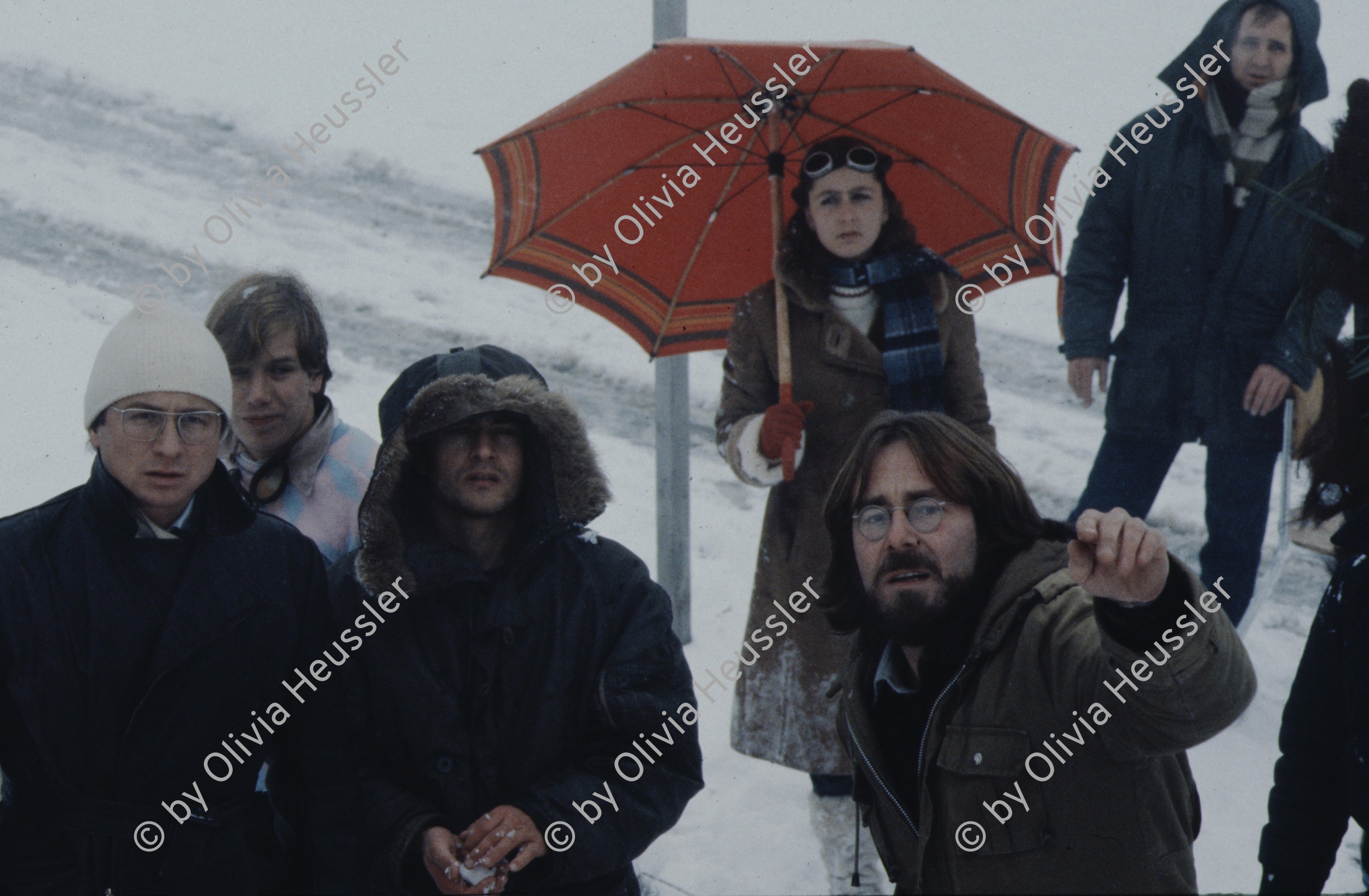 Image of sheet 19803001 photo 6: Dreharbeiten «Der Eisbrecher» Film von Urs Wäckerli, Zürich 1980.
 
Jugendbewegung Bewegig Zürcher Jugendunruhen Demonstrationen
mit: v.l.n.r. Koni Frei, Roli Fischbacher, Fredy Meier, Antonella Martegani, Urs Waeckerli