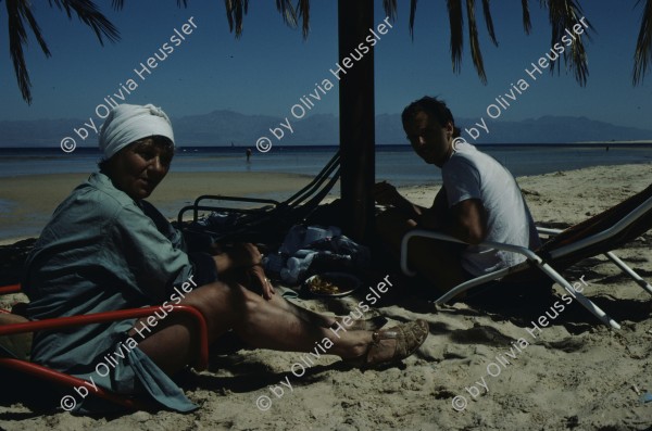 Image of sheet 19803002 photo 1: Ruth und Rolf am roten Meer, Sinai, Israel 1980.