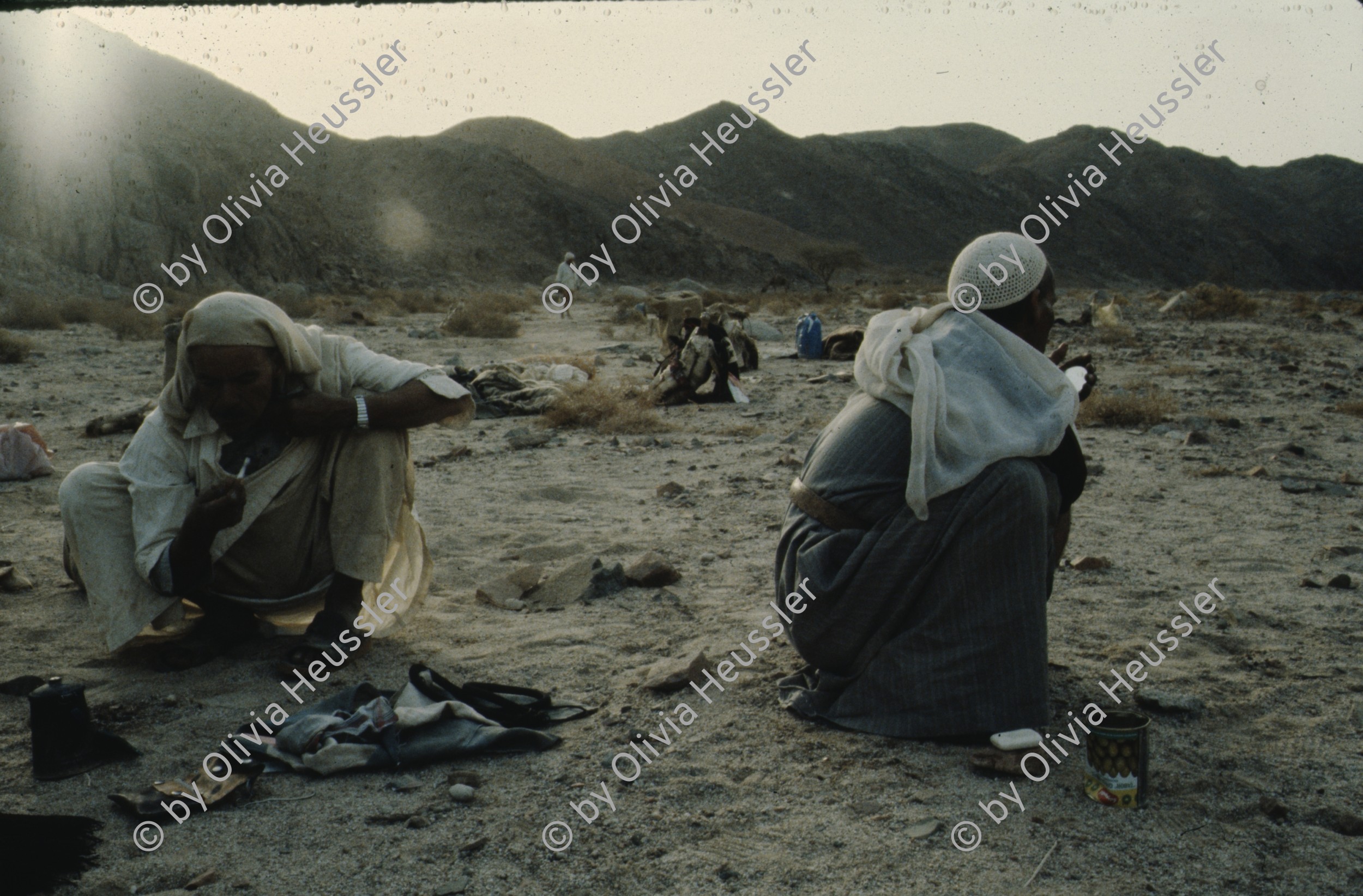 Image of sheet 19803002 photo 111: Beduines morning shave. Sinai Desert Israel 1980.