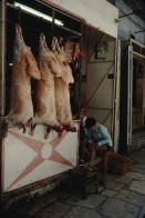 Image of sheet 19803002 photo 14: Geschlachtete Schafe ohne Köpfe am Markt, East-Jerusalem Palestine 1980.